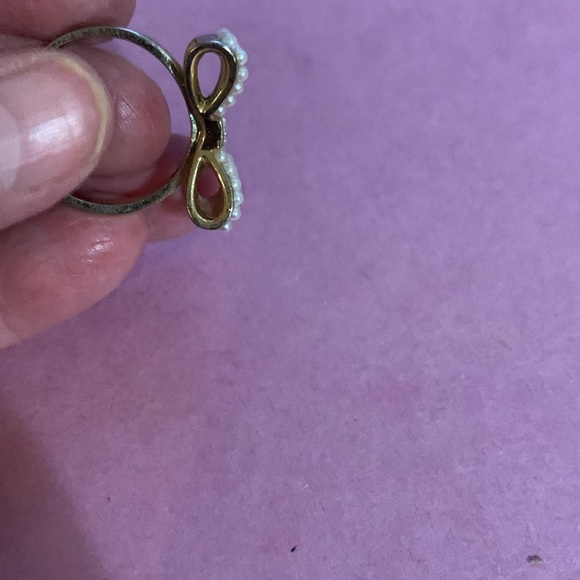 Bow ring size 9 1/2 one small pearl missing hardly noticeable low price - Picture 5 of 7